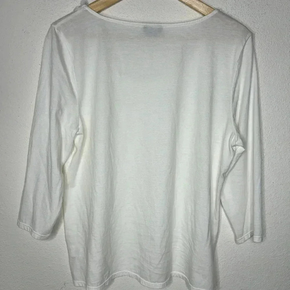 Talbots CL petite white top with flowers petals in collar - Picture 2 of 3